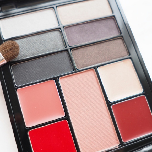 makeup - Picture 2 of 5